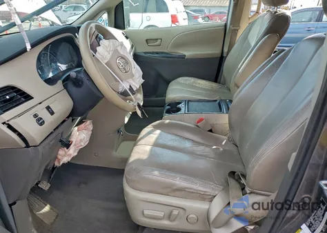 2011 Toyota Sienna Le z USA, uszkodzony, nr VIN 5TDKK3DC9BS024922